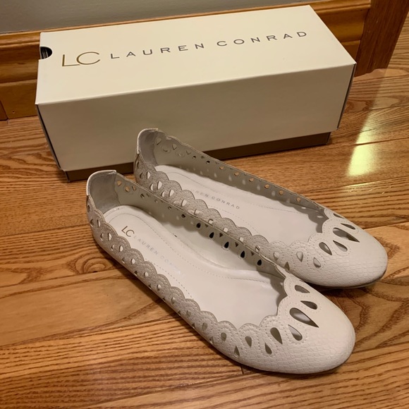 Ballet flats with cute details - Picture 2 of 5